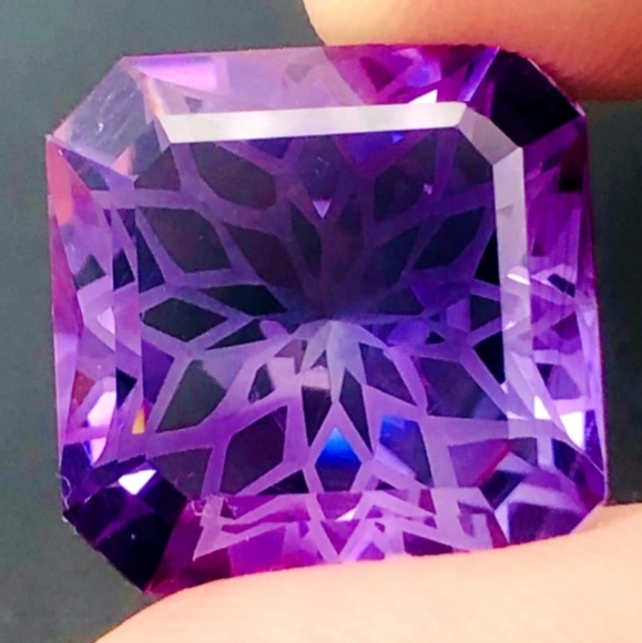 Rare 20.45 Carat Siberian Amethyst - Picture 1 of 5